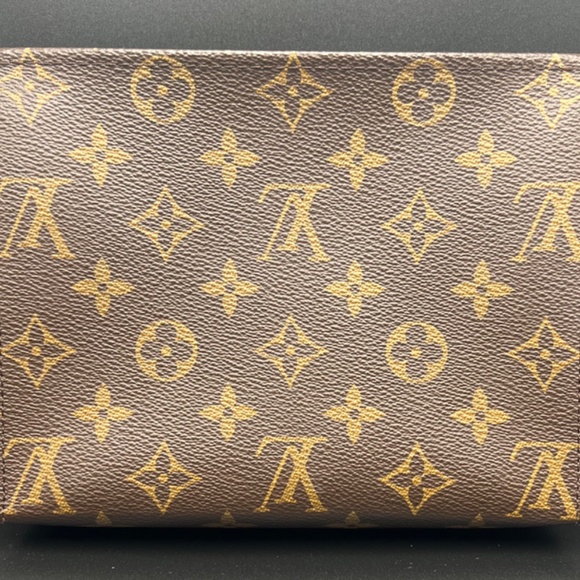 LOUIS VUITTON Toiletry 19 Pouch (Brand New! Never Used) - Picture 3 of 9